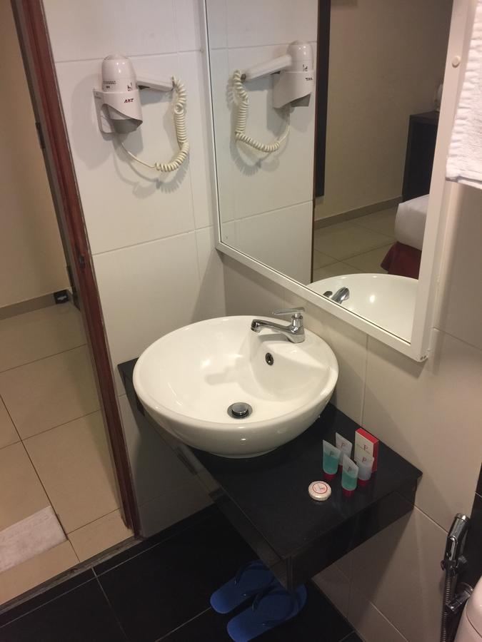 Premierz Hotel Labuan Exterior foto